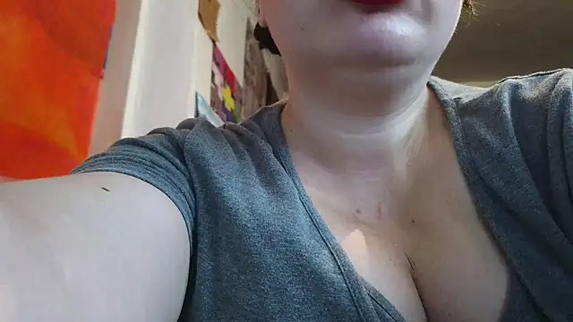 Cora_Maro webcam