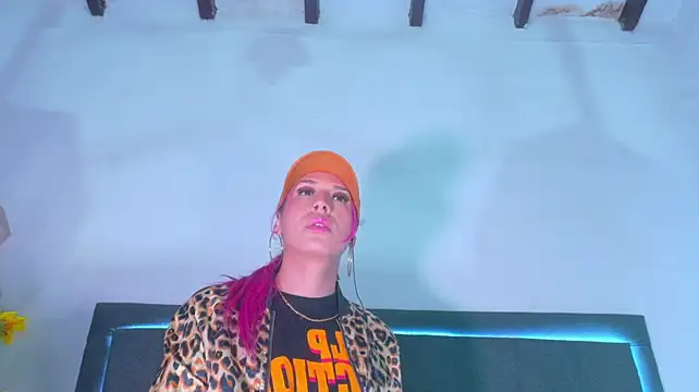 Cici_JuicyBig webcam