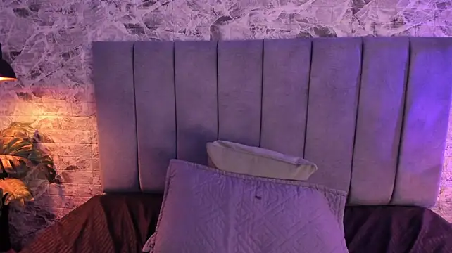 Moon__kittyy live cam on StripChat