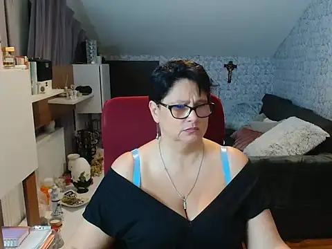 CallmeHellen4you webcam