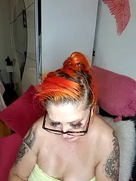 AshleyRedlips webcam