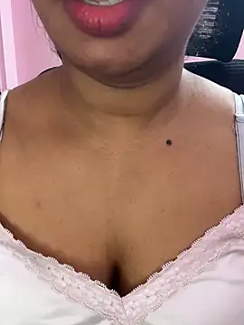 Tamil_Maaya live cam on StripChat