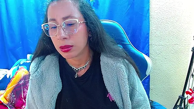 Gia_leinn live cam on StripChat