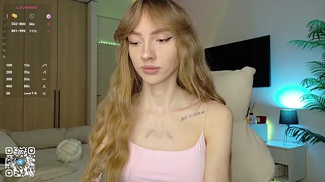 Lunainnk live cam on StripChat