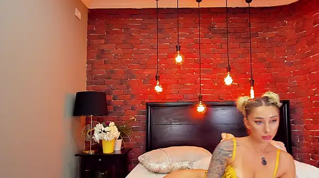 ChristynaRoss webcam