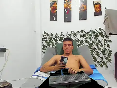 Latins_Boss webcam