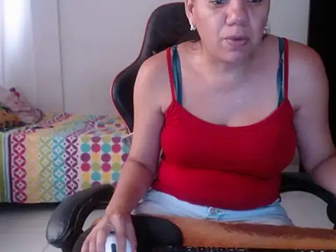 Adriana_0312 live cam on StripChat