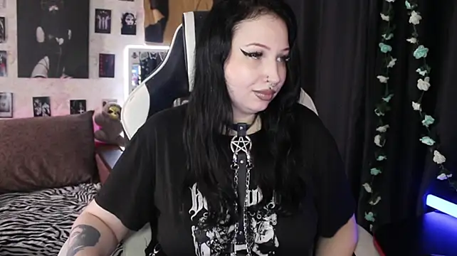 Kitty_goth live cam on StripChat