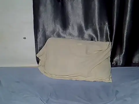 sexyqweenn live cam on StripChat
