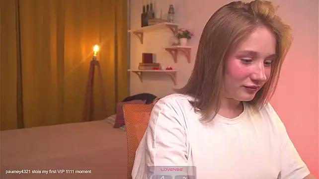 AliceTrenton live cam on StripChat