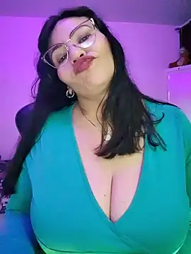 esmeralda_milf live cam on StripChat