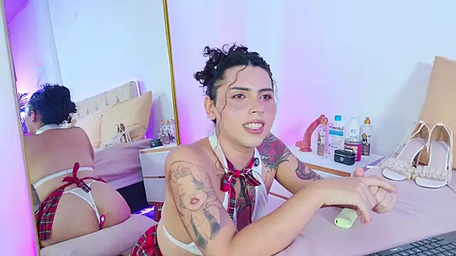 LadyMonroe_ live cam on StripChat