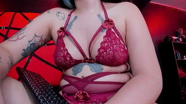 ScarletWais live cam on StripChat