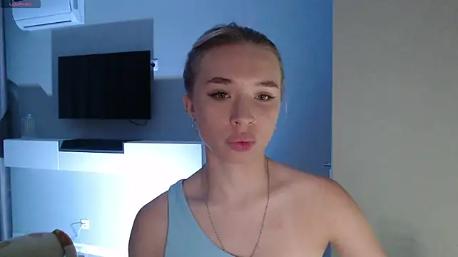 Emily_Hartt webcam
