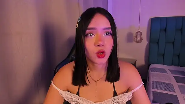 Mila__Fire webcam