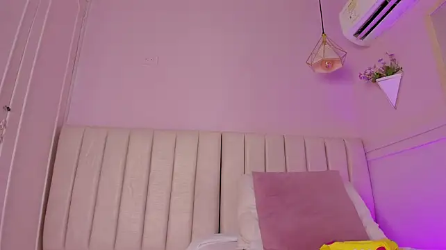 _lucia_18 webcam