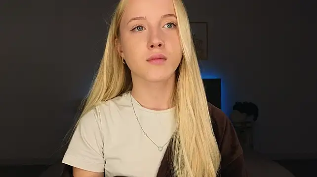 adele_armass live room snapshot on Stripchat