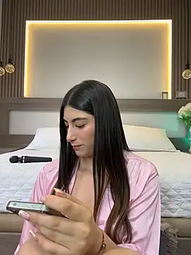 evelyn_hills webcam