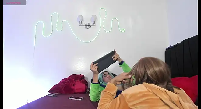 Elena_and_Julian webcam