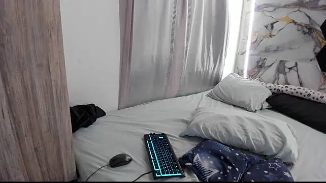 Goldendesirexx__ webcam