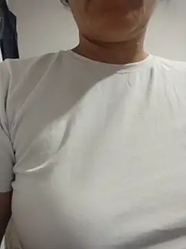 Nergiz2135 webcam