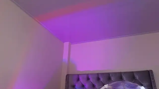 MiahJoness webcam