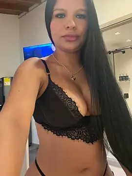 Elara_Luxe webcam