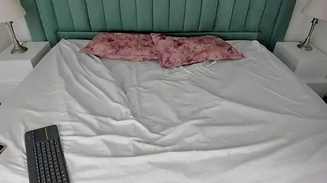 kimjonnes01 webcam