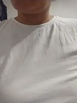 Nergiz2135 webcam