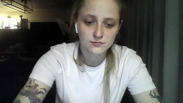 LeaWetGirl webcam