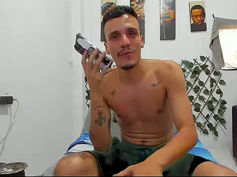 Latins_Boss live cam on StripChat