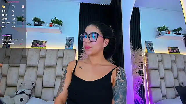 little_sophie18 live cam on StripChat