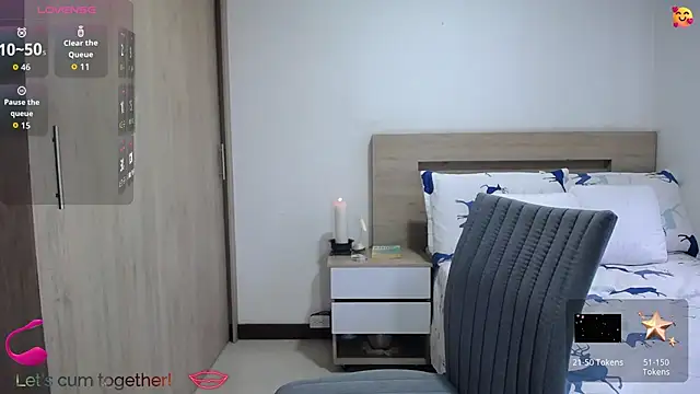 ParisW live cam on StripChat