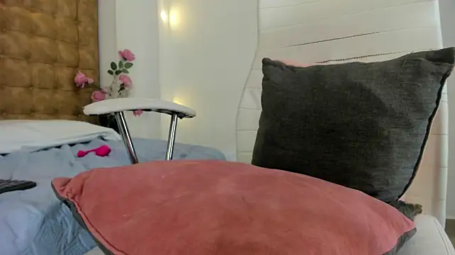 violet_giraldo live cam on StripChat