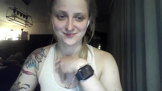 LeaWetGirl webcam