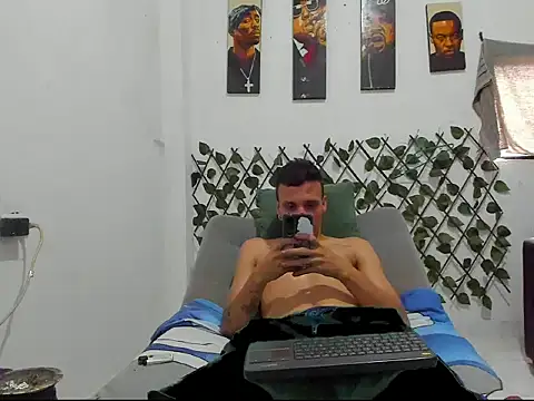 Latins_Boss webcam