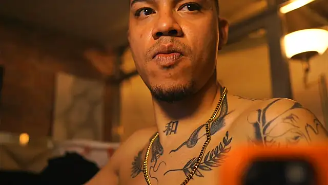 AlphaMasterXxx live cam on StripChat