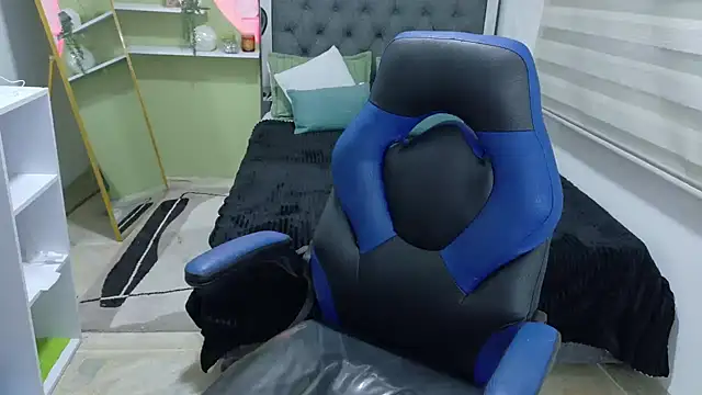 ariah_cute live cam on StripChat
