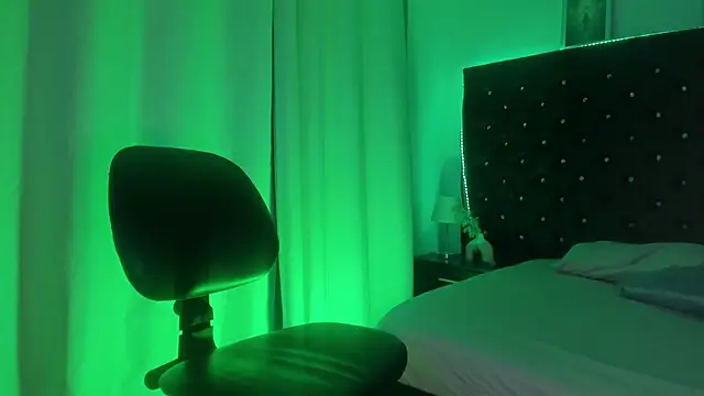BellaRoge webcam