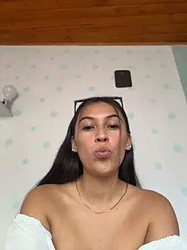 VictoriaLannee webcam