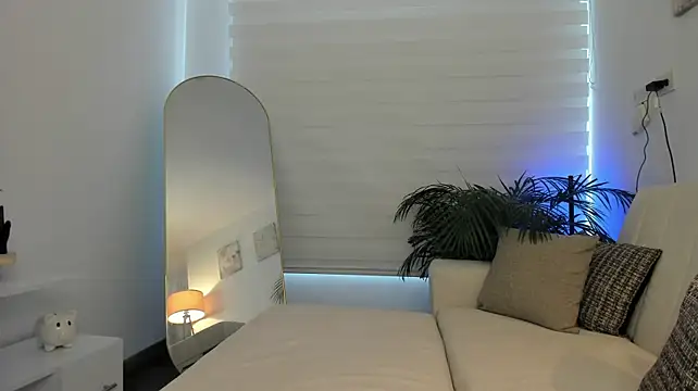 Ori_valentina live cam on StripChat