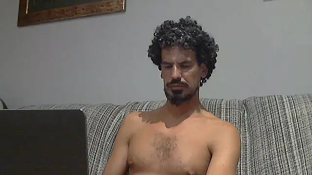 longnight5 live cam on StripChat