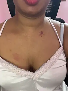 tamil_maaya (F milf) - Kiss