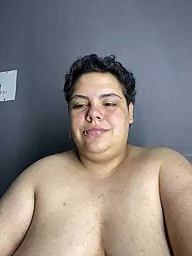 Hailey_Curvy webcam