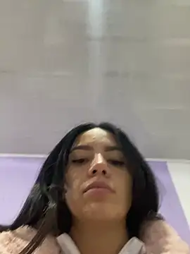 marianahb-e (F young) - Flash ass and boobs