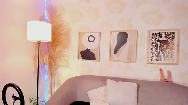 caramel_kiss_ (F teen) - 👙 Slow bra reveal