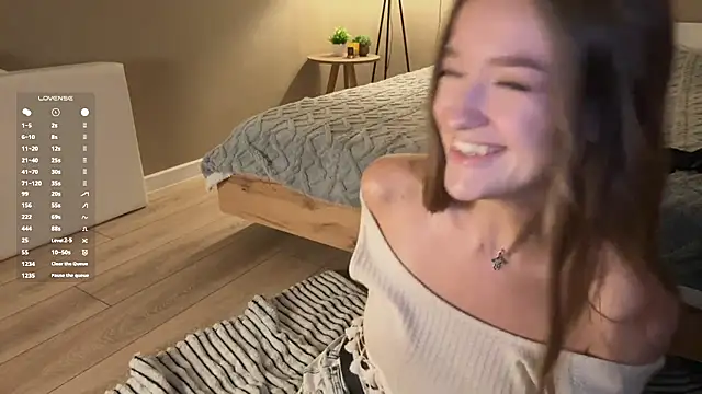 qeeeunn (F teen) - Take off my top  and hand bra