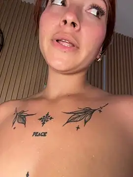 sophie_valencia (F young) - FULL NAKED + FINGER IN PUSSY IN PUBLIC