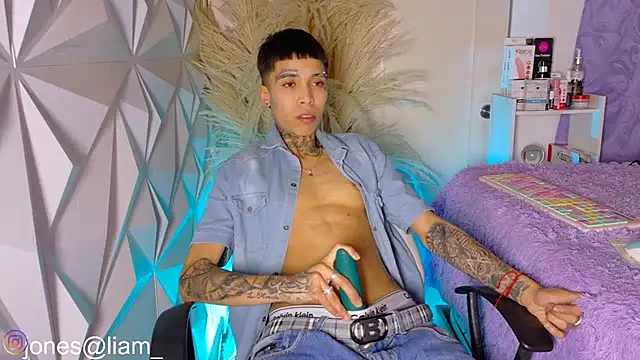 Jonesliam23 live cam on StripChat