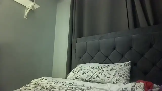BritishMilfFrankyX live cam on StripChat